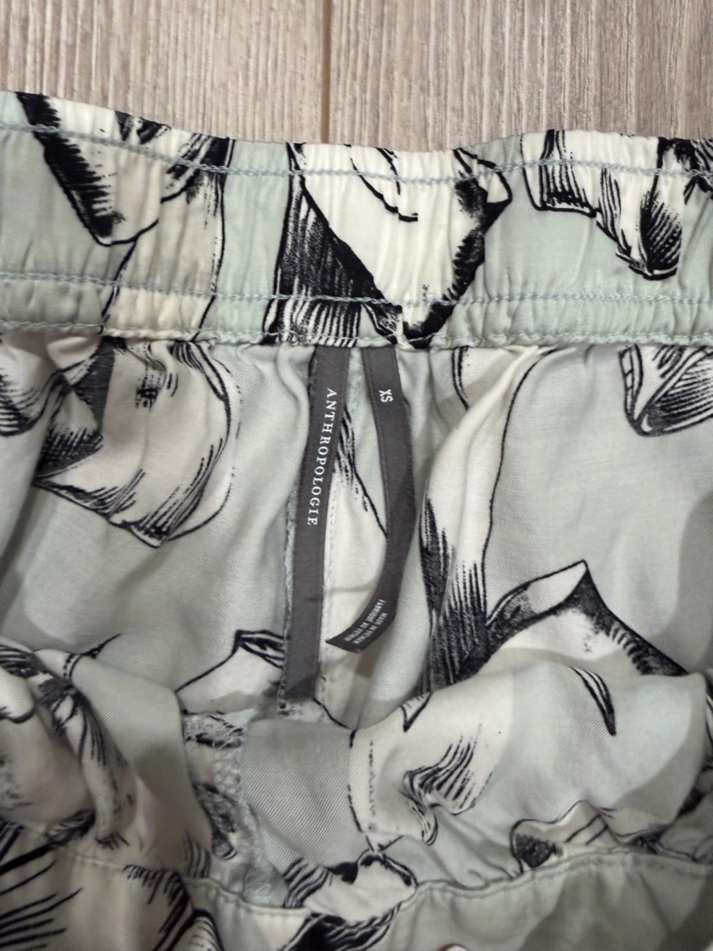 Anthropologie Silky Patterned Pajama Shorts Mint Green White Bows - Picture 3 of 4